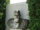 Bust of Ludwig Boltzmann in Vienna, taken by Thomas
Schneider in 2002.